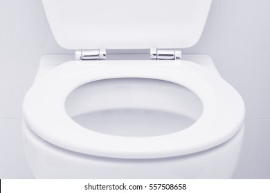  White toilet in the bathroom
