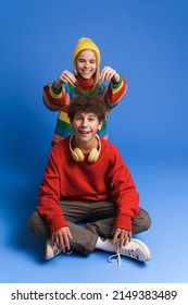 White Two Teenagers Laughing While Making Together Isolated Over Blue Wall