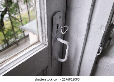 White Vintage Doorknob With Lock On Key