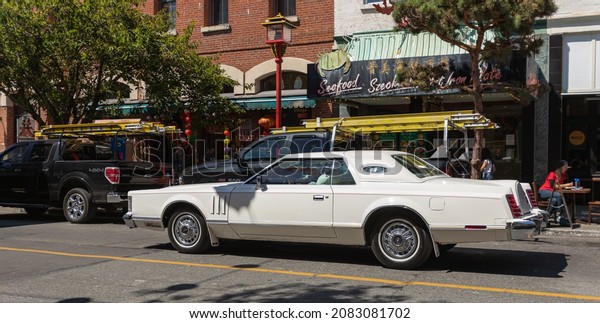 White\
vintage motor car Lincoln in downtown of Victoria BC, Canada-July\
21,2021. Street view, travel photo, selective\
focus