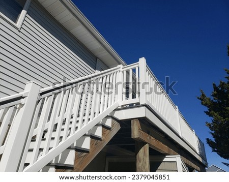 white vinyl staircase and deck railing 