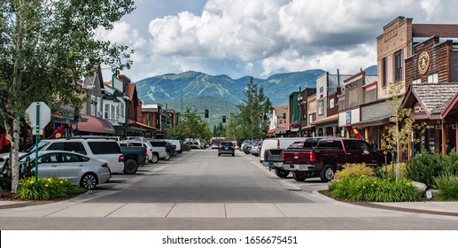 Whitefish, MT,USA - Juli 3 2019 - Mainstreet In Whitefish Still Has A Smalltown Feel To It. The Town Attracts Many Tourists In Summer And Winter. 