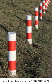 White-red roadside posts