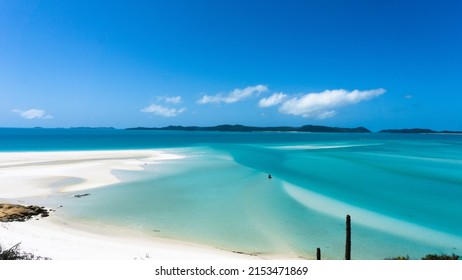 Whitsunday, White Haven Beach, a beautiful natural destination for family retreats or holidays, including Hill Inglet, The Hillwalk Trails and Daydream Island coastway.