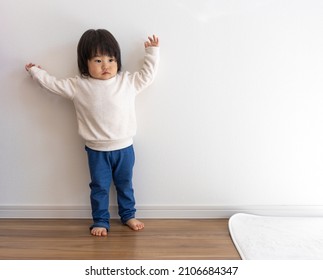 335,198 Baby standing Images, Stock Photos & Vectors | Shutterstock