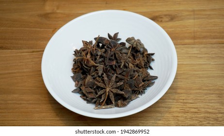 Whole Dried Star Anise Flower Can Be Used For Cooking. It Adds Strong Fragrant Smell To The Food.