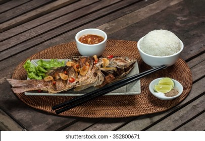 Whole Fish Fried Served Rice Red Stock Photo 352800671 