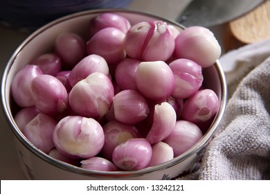 Whole Peeled Raw Pearl Onions In Bowl