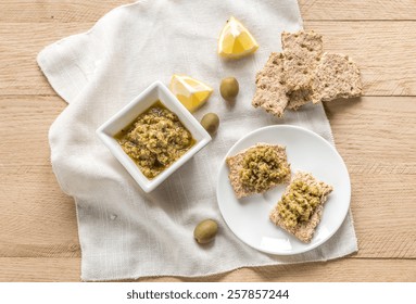 Wholegrain Crackers With Olive Tapenade