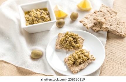 Wholegrain Crackers With Olive Tapenade