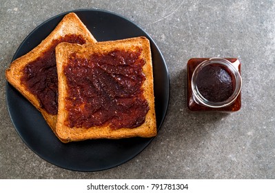 wholewheat bread toast with chili paste