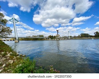 Wichita, Kansas - 2020: The Keeper Of The Plains Is A 44-foot, 5-ton Weathered Steel Sculpture By Kiowa-Comanche Artist Blackbear Bosin At The Confluence Of The Arkansas And Little Arkansas Rivers.