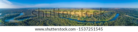 Wide aerial panorama of long stretch of Murray River in scenic countryside Stock foto © 