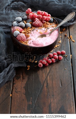 Waldfrüchte Smoothie-Schalen