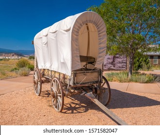 Wild West wagon, a covered wagon that was long the dominant form of transport in pre-industrial America, Utah, USA
