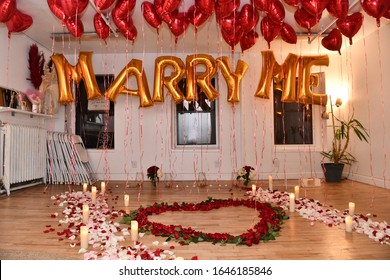 Will you marry me proposal decoration set with sign from ballons in the city - Powered by Shutterstock