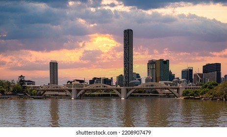 William Jolly Bridge And Brisbane Skyline At Sunset