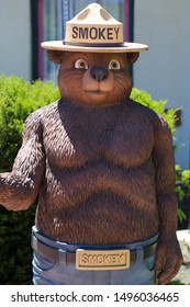 Williams, Arizona / USA - June 27, 2019 Smokey The Bear Statue On A Street Corner On Historic Route 66 