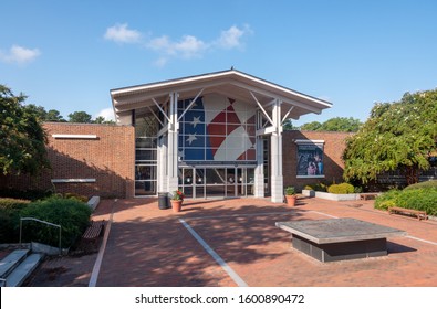 Williamsburg, VA - 3 September 2019: Modern Entrance To The Visitors Center At Colonial Williamsburg