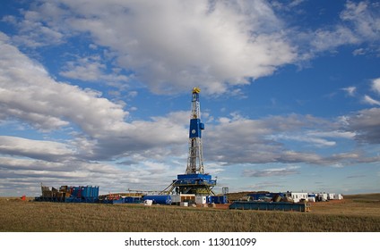 WILLISTON, NORTH DAKOTA - MAY 3:  Oil rig is shown on May 3, 2010 near Williston, North Dakota. Oil extraction discoveries have led to rapid industrial development and job creation in the area