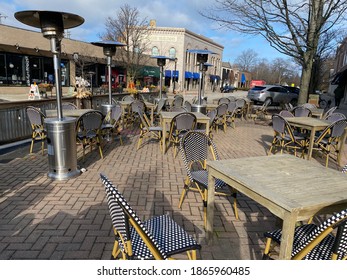 Wilmette, IL, USA - November 27 2020: Outdoor Seating Area With Heat Lamps At Pescadero Seafood And Oyster Bar. Due To COVID-19, Indoor Dining Is Prohibited In Illinois Restaurants.