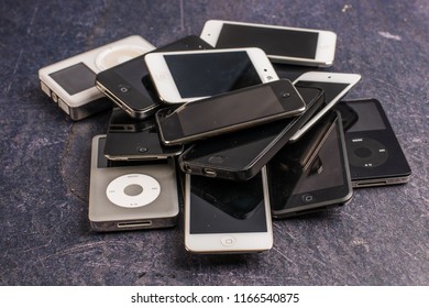 Wilmette,Illinois/USA-August 28 2018:Stack Of Old IPhones And IPods