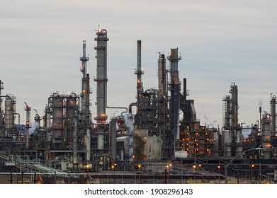 Wilmington, Los Angeles, CA, USA - January 31, 2021: This Image Shows A View Of A Chemical Plant Taken At Dusk.