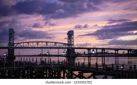 Wilmington, NC / USA - Sept 13-16 2019 An Historical Port City On The U.S. Southern Atlantic Coast. Old Buildings Refurbished, Repurposed. Downtown Along Cape Fear River Is Vibrant And Active. 