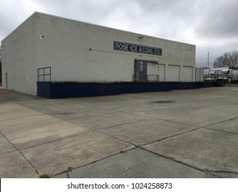 Wilmington, North Carolina / USA, February 11, 2018. Roses Ice And Coal In Downtown Wilmington NC. Convince Store And Ice Manufacturers.