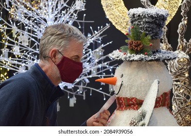 Wiltshire, UK. December 2 2021. A Man Wearing A Face Mask Shopping For Christmas Decorations As Face Masks Become Mandatory Again In Shops And Other Settings In The UK Due To The Covid Omicron Variant