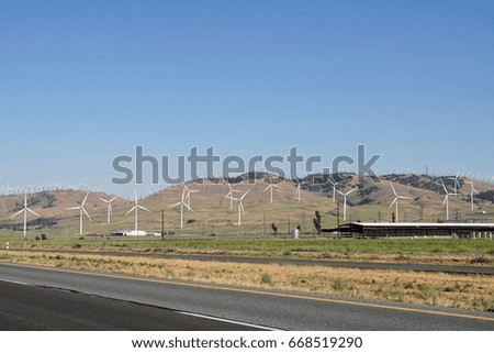 Wind energy at the edge of the highway