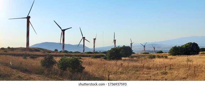 Generadores eólicos en los Altos del Golán, Israel. Panorama.