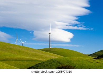 Wind turbines on the hills of east San Francisco bay area, Altamont Pass, Livermore, California