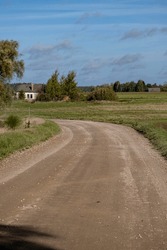 Gewundene Straße, Kiesstrasse, Lettische Landschaft, Bäume Auf Straße