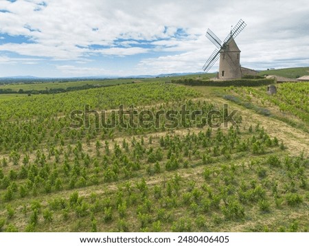 The windmill, surrounded by a setting of vines, dates from the 15th century and is classified as a historic monument. It represents the prestige of the Moulin à vent appellation in Beaujolais.
