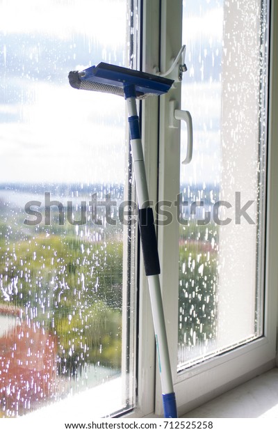 Window cleaning brush\
for windows washing
