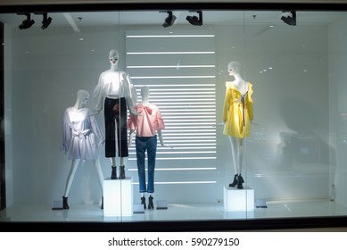 window display mannequin in storefront 