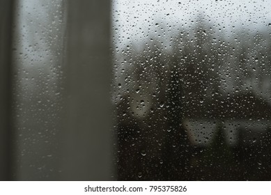 window drops of rain fall