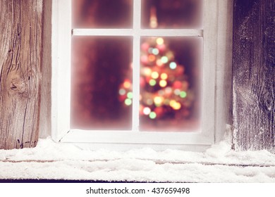 window and snow 