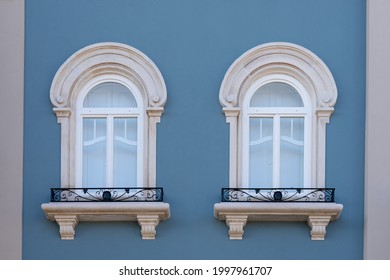 Simétrica windows in a blue background - Powered by Shutterstock