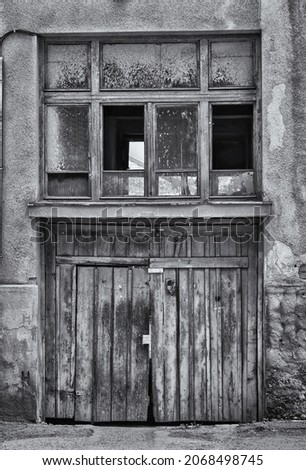 Old Door Wall (building)