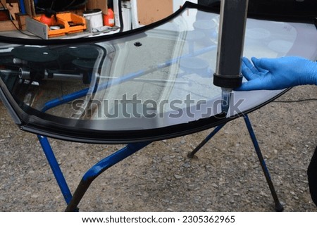 Windshield replacement Installation of the tencheity gasket