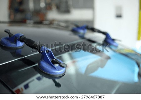 Windshield replacement using vacuum tool service