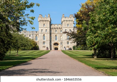 Windsor, Berkshire, England, UK. 2020. Windsor Castle looking towards the George VI Gateway and visitors apartments from the Long Walk,