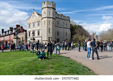 Windsor, UK, April, 2021 - People, Media And Newspaper Press Gather Outside The Entrance To Windsor Castle, Ahead Of The Funeral Of Prince Philip, Duke Of Edinburgh