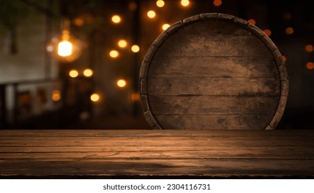 Cañones de vino en la bodega. Barriles de vino apilados en la bodega alemana. Foto de alta calidad