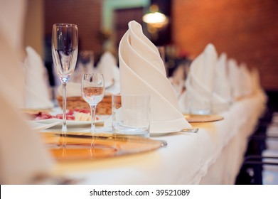  wine glasses and restaurant table