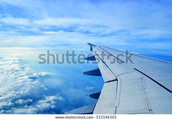 Фото летящего самолета