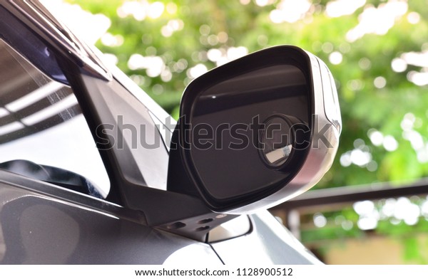Wing mirror car necessary to see the car side on\
the road safety to turn or\
stop.