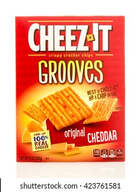 Winneconne, WI - 19 May 2016:  Box Of Cheez It Grooves Original Cheedar Crackers On An Isolated Background